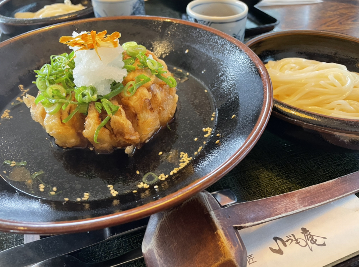 淡路島 いづも庵 の丸ごと玉ねぎ天ぷらのタマネギつけ麺 隠れ家ヴィラ 別荘をシェアする会員制リゾート Gfc