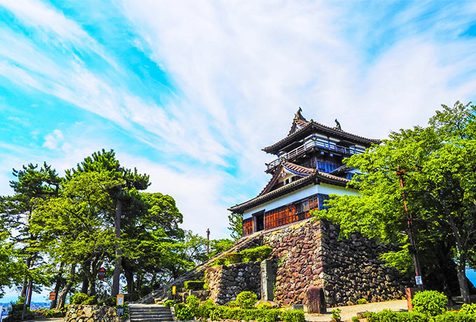 400年の歴史巡りの旅！丸岡城と明智光秀ゆかりの丸岡称念寺と絶対に食べておきたい名物グルメ