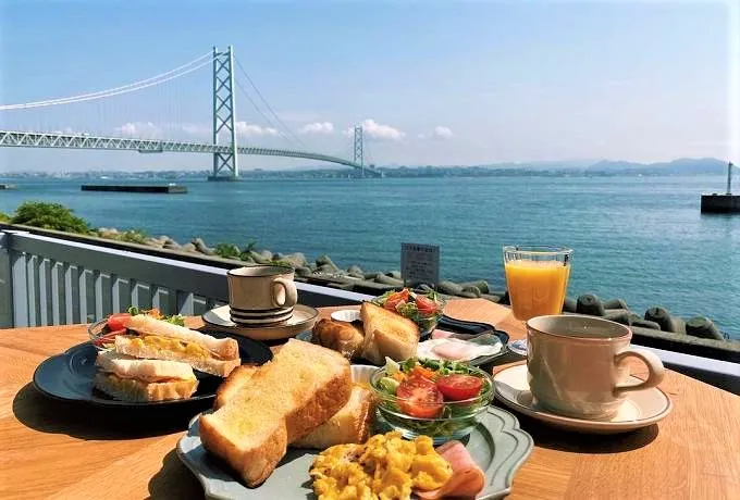 海を見ながらカフェタイム。淡路島のオーシャンビューカフェ