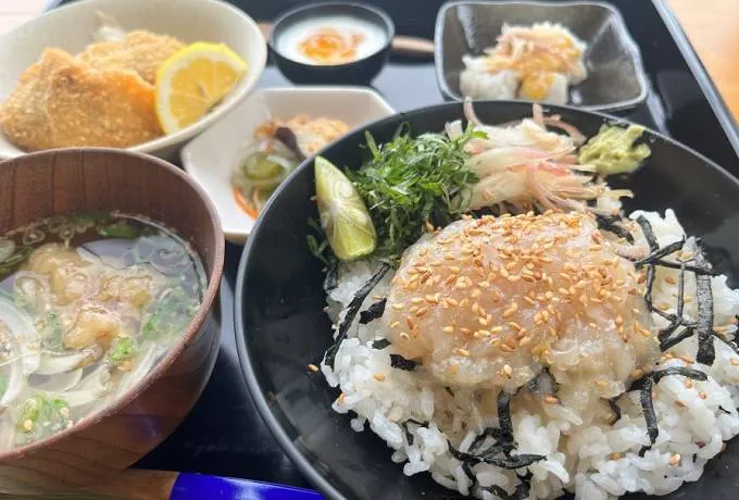 贅を極めたハモづくし膳、名物卵のチーズケーキ…。淡路島東海岸のとっておきグルメ
